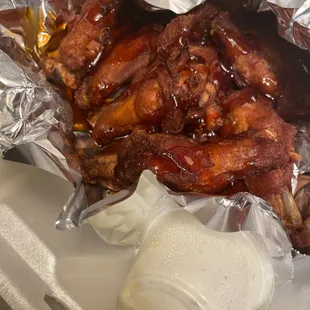 chicken wings and fried chicken, fried chicken wings, fried chicken, chicken, bbq wings, poultry, chicken wings, food, bbq chicken