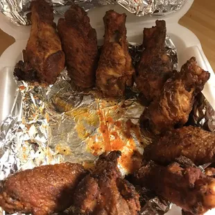 It's supposed to be 10 wings how many can y'all count! Because they can't