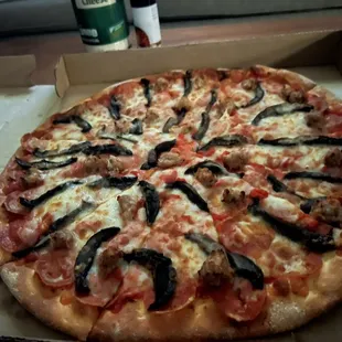 Extra Large Pizza with Portabella Mushroom, Italian sausage and Paperoni