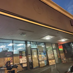 the outside of a restaurant