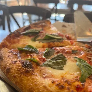 Margretti pizza ... to die for .... Great little restaurant with dine in service