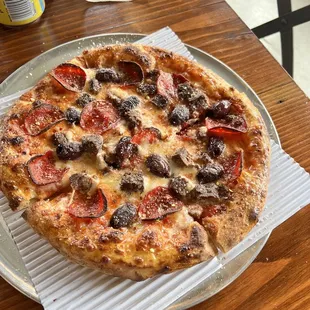 Cheese 14&quot; cheese Pizza with pepperoni, sausage, and olives