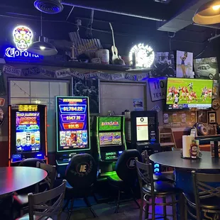 Fun place to come hang out and play games!