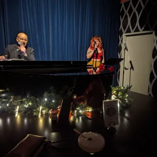 Piano &amp; karaoke