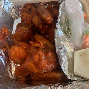 bbq chicken, fried chicken wings, chicken wings, fried chicken, chicken wings and fried chicken, poultry, food, bbq wings, chicken