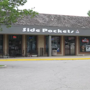 a side pockets store