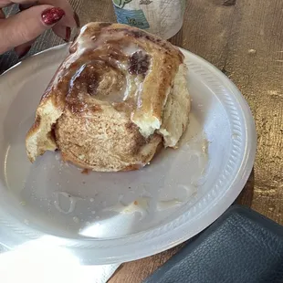 a cinnamon roll on a plate