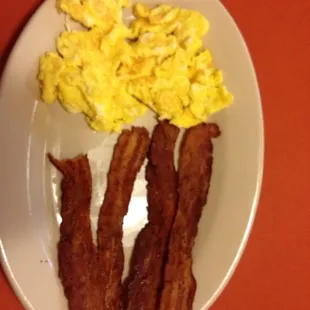 This place is awesome!! They are the only place I've ever eaten that made my bacon extra crispy and my eggs well done :)