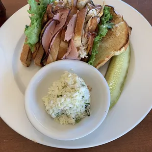Club sandwich with cole slaw