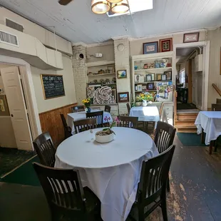 a dining room with a ceiling fan