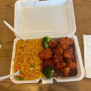 General Tso&apos;s chicken lunch special.
