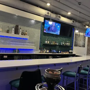 Main level bar