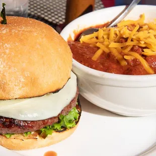 Cheeseburger  with chili