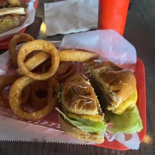 burger and rings