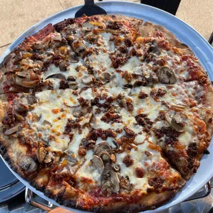 Cauliflower crust build-it-yourself pizza (Slice Kitchen)