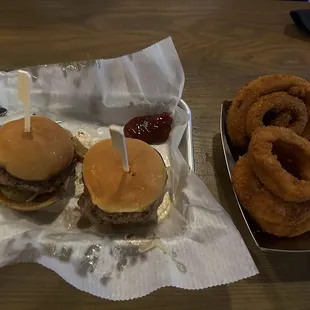 2am Slider &amp; onion rings