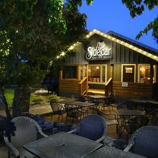 the outside of the restaurant