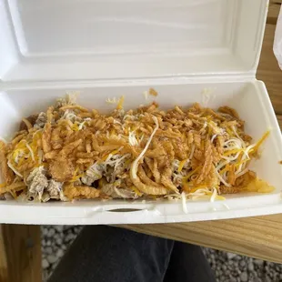 Mac n cheese with pulled pork, fried onions and baked beans