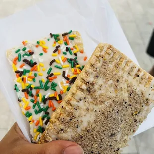 Brown Sugar &amp; Cinnamon Tart and blueberry cheesecake