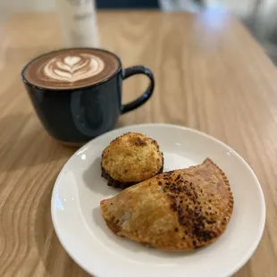 Farmer&apos;s pocket, macaroon, oat milk mocha