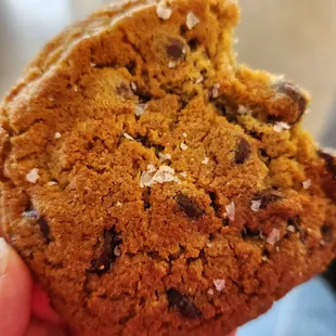 Tasty cookie. Just wish the trend of sea salt flakes would fade. (5/18/23)