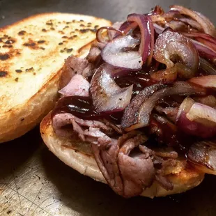 Bbq tritip sandwich.