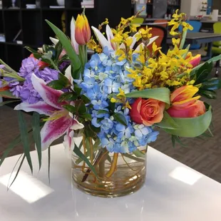 Beautiful arrangement Sidelines put together without any direction, their work is so good!