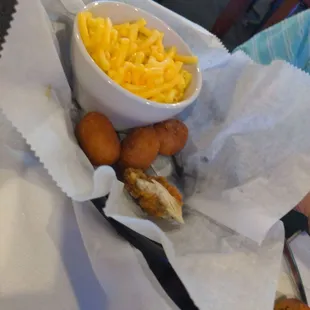 Hotdog mini with Mac &amp; cheese