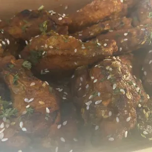 Sideshow Wings