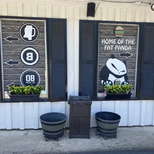 the outside of the restaurant