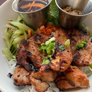 Bx BUN THIT NUONG VERMICELLI BOWL