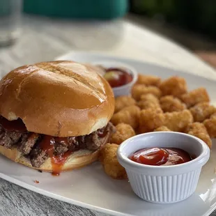 Kids burger with tapper tots