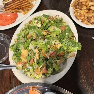 Fatoush- traditional Lebanese salade with pomegranate molasses!