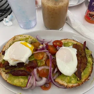 STRAUSS AVOCADO TOAST