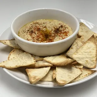 Hummus with pita chips