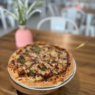 BONA FORTUNA PIZZA ( BBQ Sauce, Chicken , Mozzarella Cheese,Red Onion, Fresh Parsley )