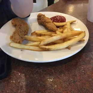 Kids chicken tenders (it came with 3)