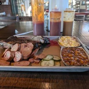 3 spare ribs, sausage, baked beans and cheesy corn.