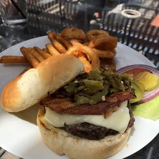 Green chile cheeseburger