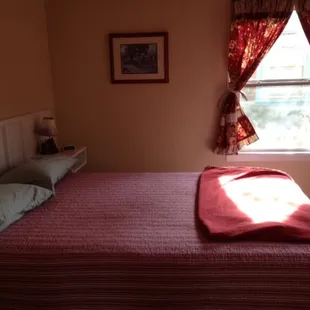 The Kern Riverbend queen bed, one bedroom cottage