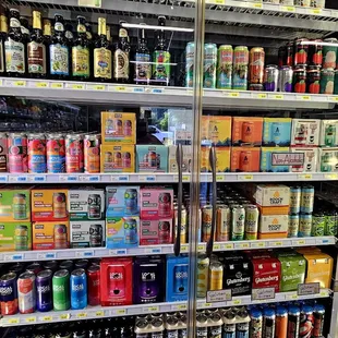 The adjoining Sierra Hills Natural Foods has a better beer selection!