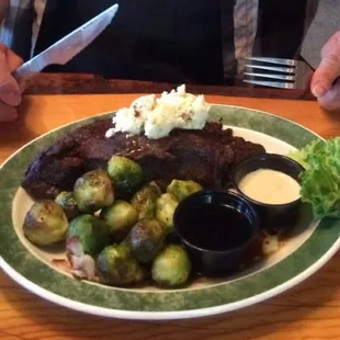 End-cut Prime Rib, bleu chz butta'!