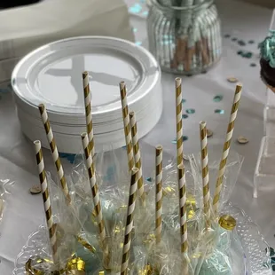 Cakes pops and chocolate covered prezels