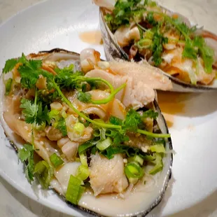 Garlic Royal Mussels with rice noodles