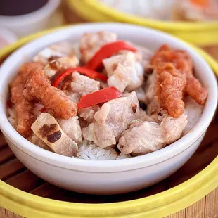 Steam rice with pork and chicken feet