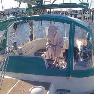 Rigid windshield on sailboat dodgers