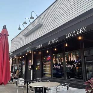 the outside of the restaurant