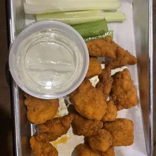 chicken nuggies and dip