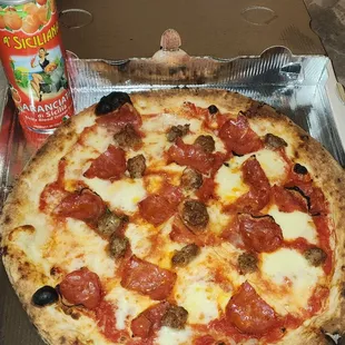 Pepperoni, sausage &amp; Basil w/ a Sicilian blood