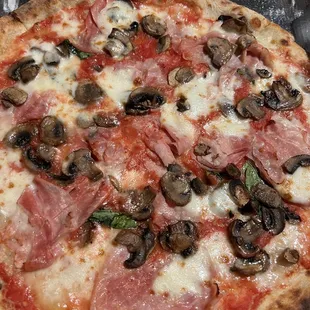 Prosciutto and Funghi